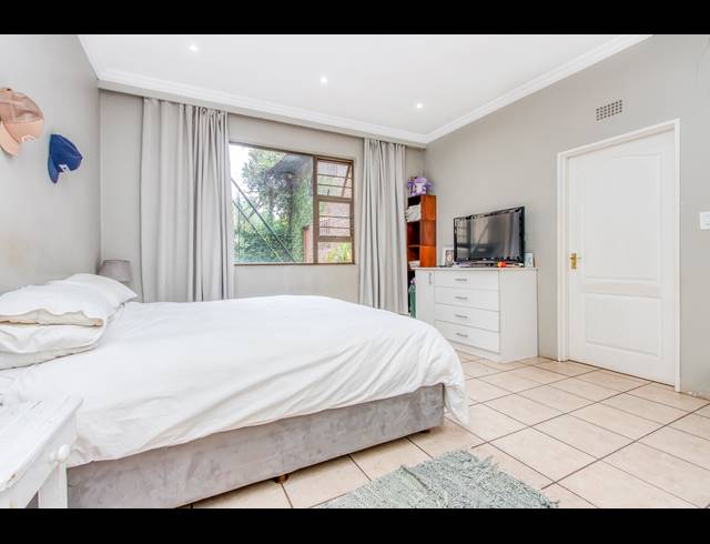 2 BEDROOM FREESTANDING FOR SALE IN FAIRLAND